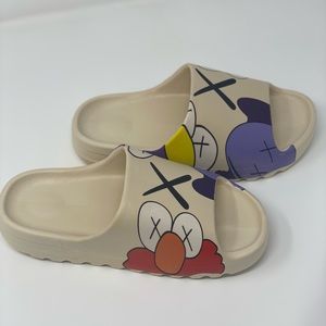 Graffiti Beige Women Slides With Rubber Soles